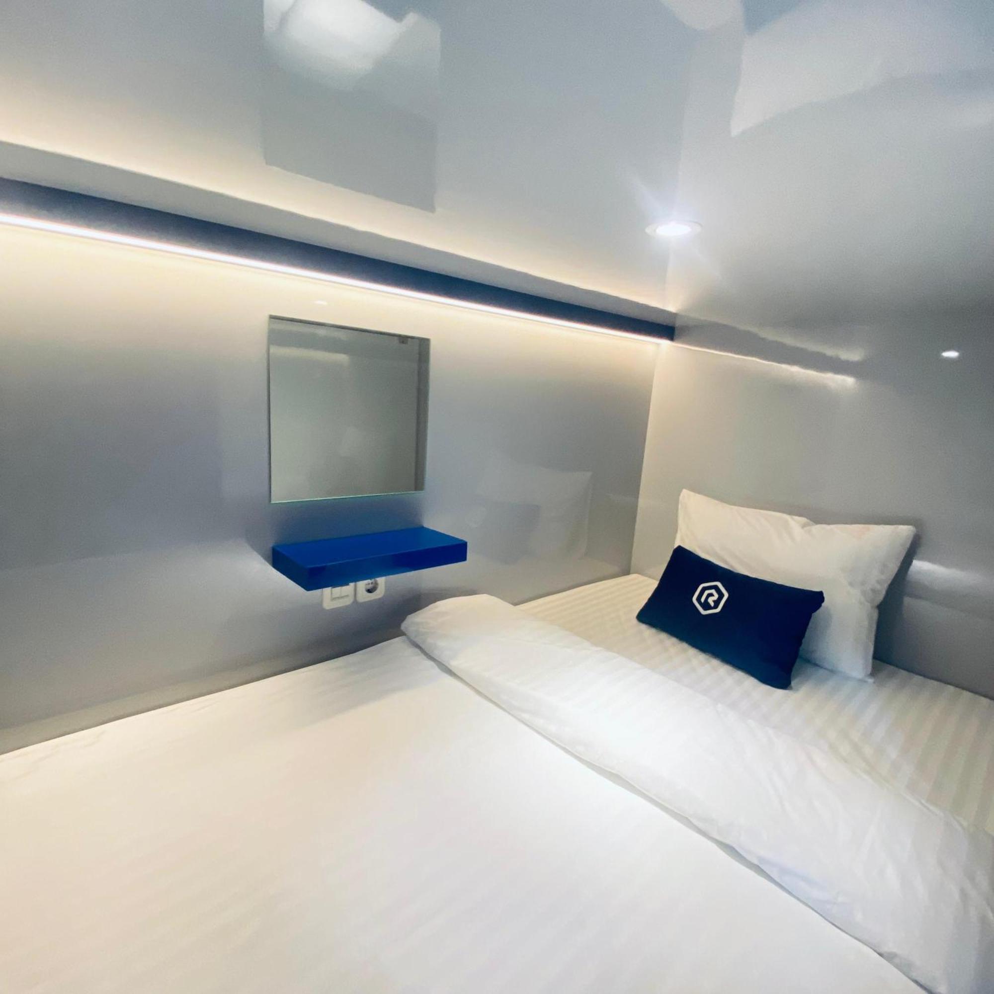 Rosalyne Sleepbox Malioboro 3 Hotel Yogyakarta Eksteriør billede