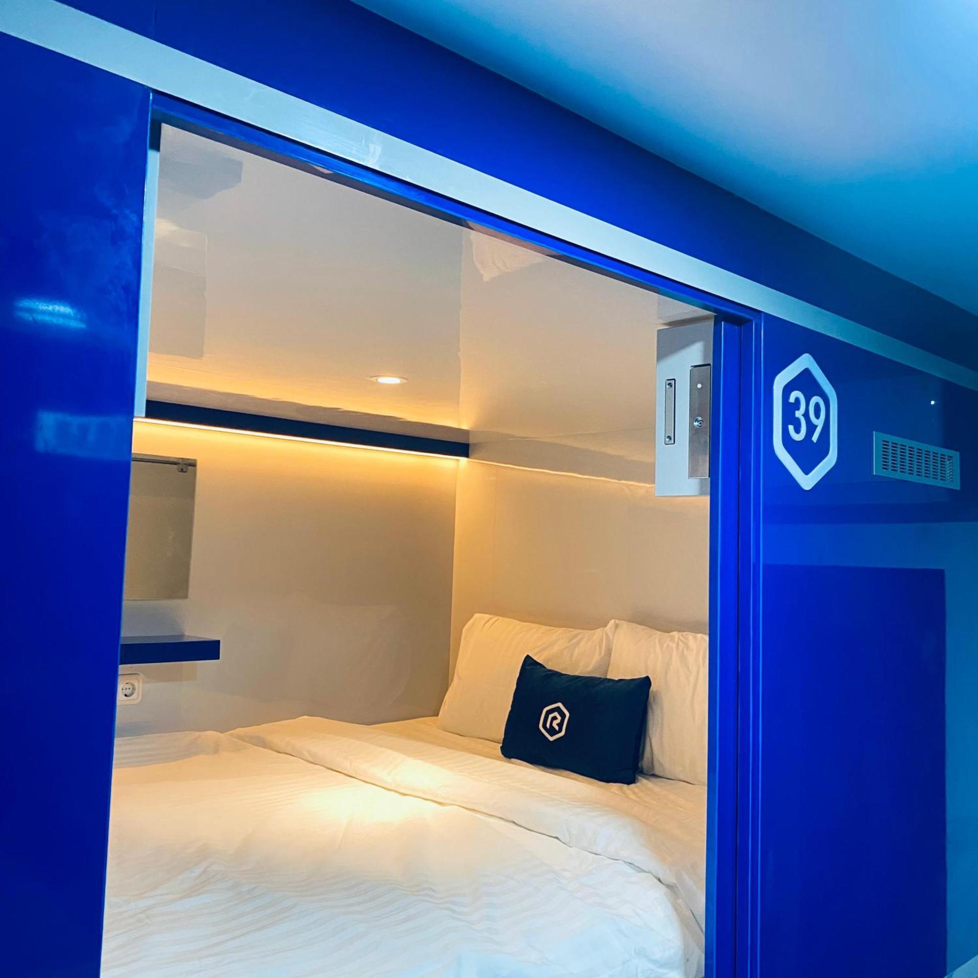 Rosalyne Sleepbox Malioboro 3 Hotel Yogyakarta Eksteriør billede