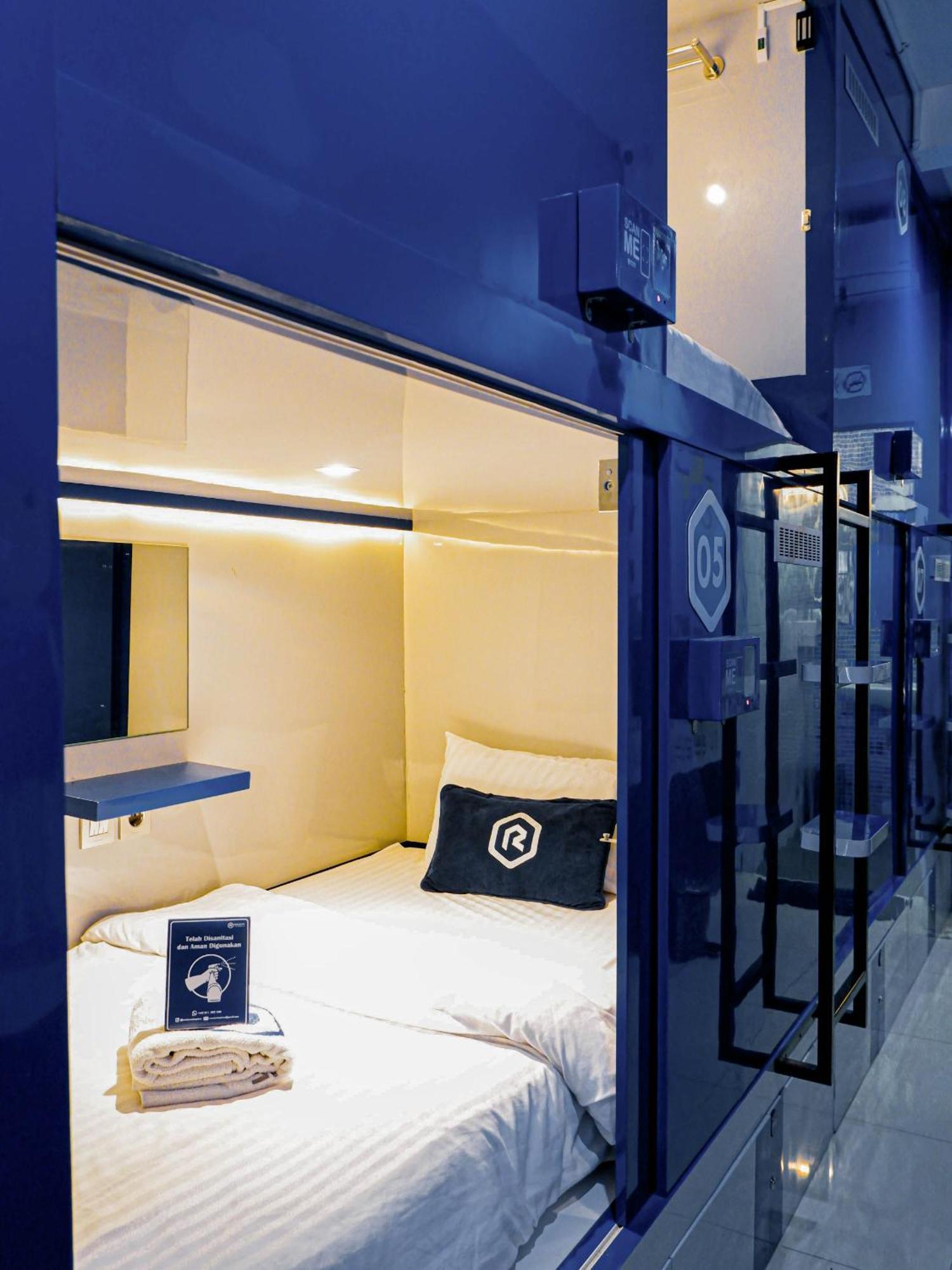 Rosalyne Sleepbox Malioboro 3 Hotel Yogyakarta Eksteriør billede