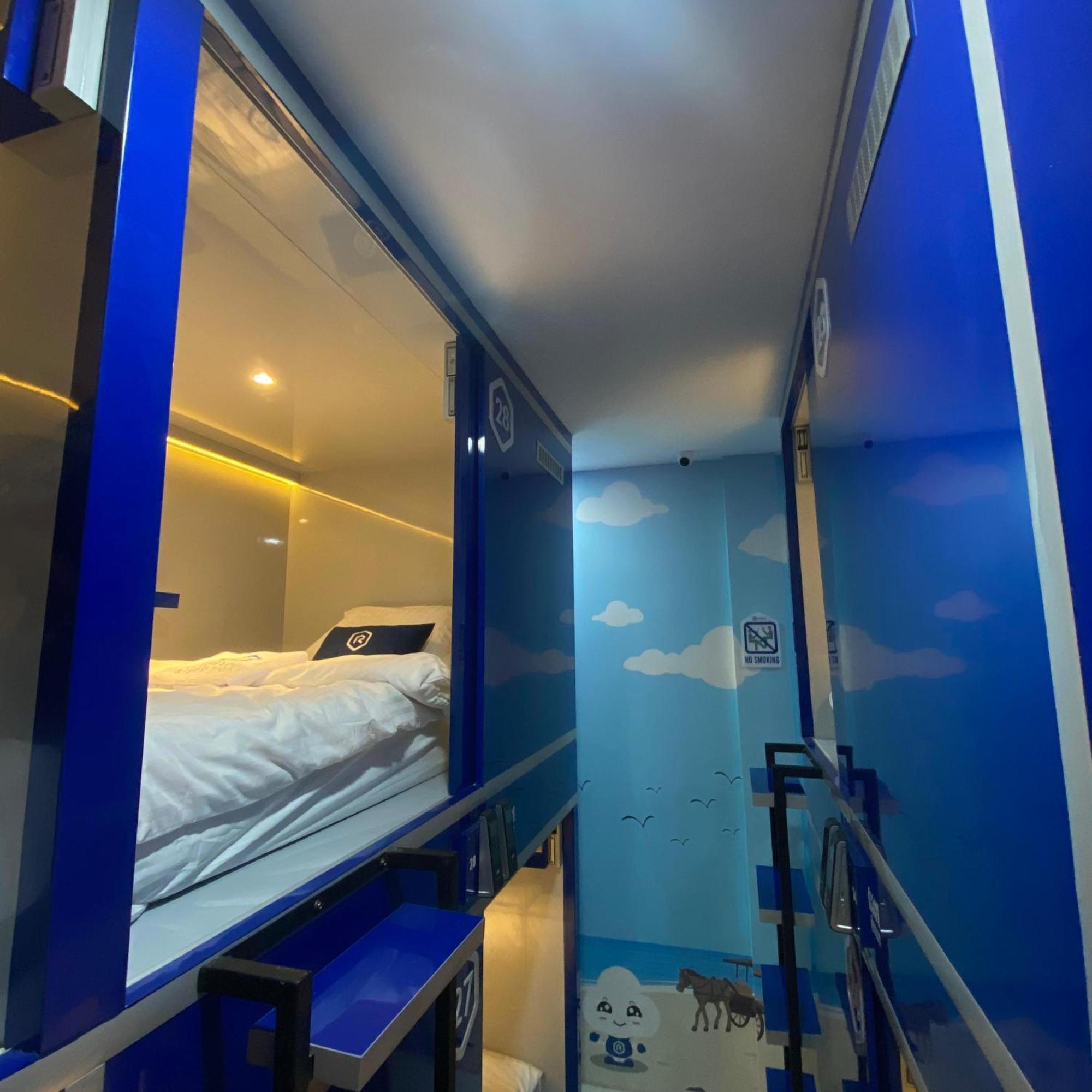 Rosalyne Sleepbox Malioboro 3 Hotel Yogyakarta Eksteriør billede