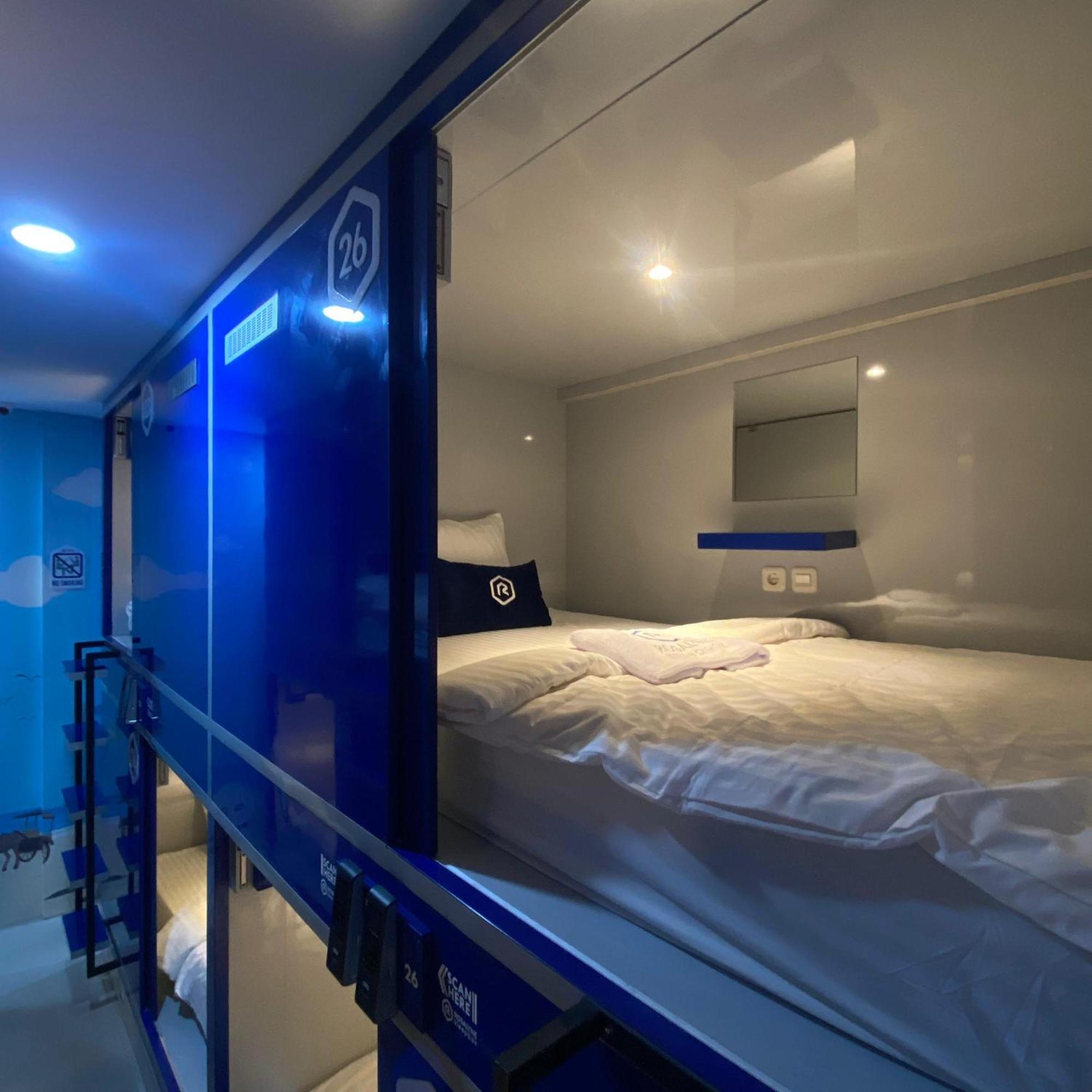 Rosalyne Sleepbox Malioboro 3 Hotel Yogyakarta Eksteriør billede