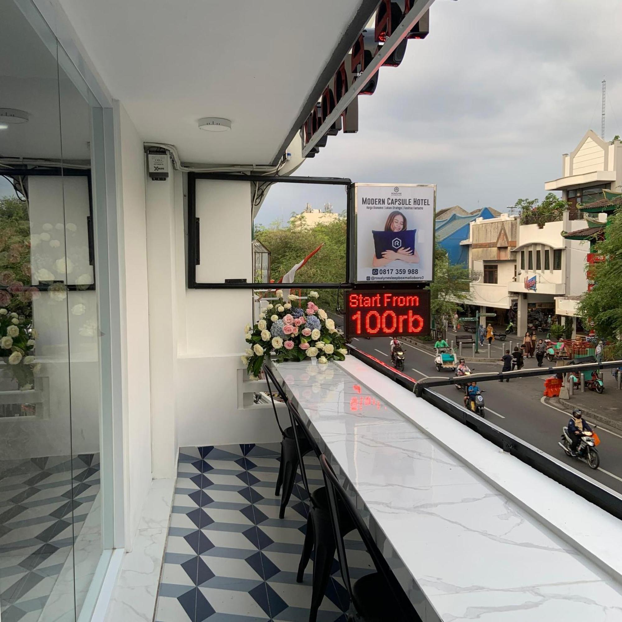 Rosalyne Sleepbox Malioboro 3 Hotel Yogyakarta Eksteriør billede